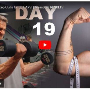 Comment 100 curls de biceps quotidiens ont métamorphosé le corps de cet homme en 1 mois