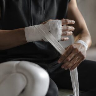 Bandage de boxe anglaise : le guide pour bien protéger mains et poignets